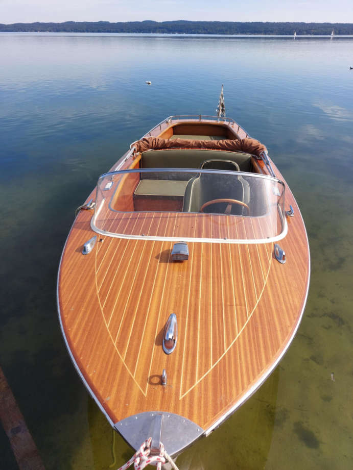 Simmerding Elektroboot-Klassiker mit Mahagoni Deck