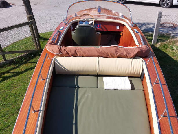 Simmerding Elektroboot-Klassiker mit Mahagoni Deck