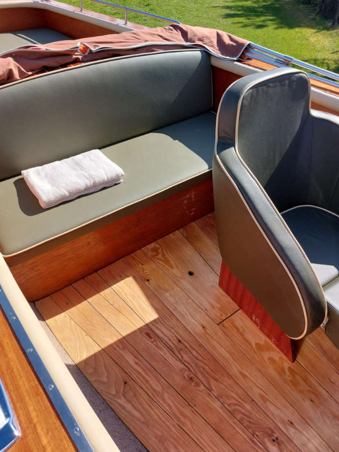 Simmerding Elektroboot-Klassiker mit Mahagoni Deck